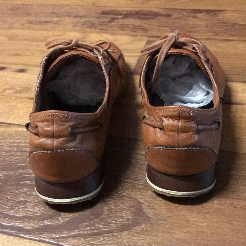Sneakers - Picture 2 of 4